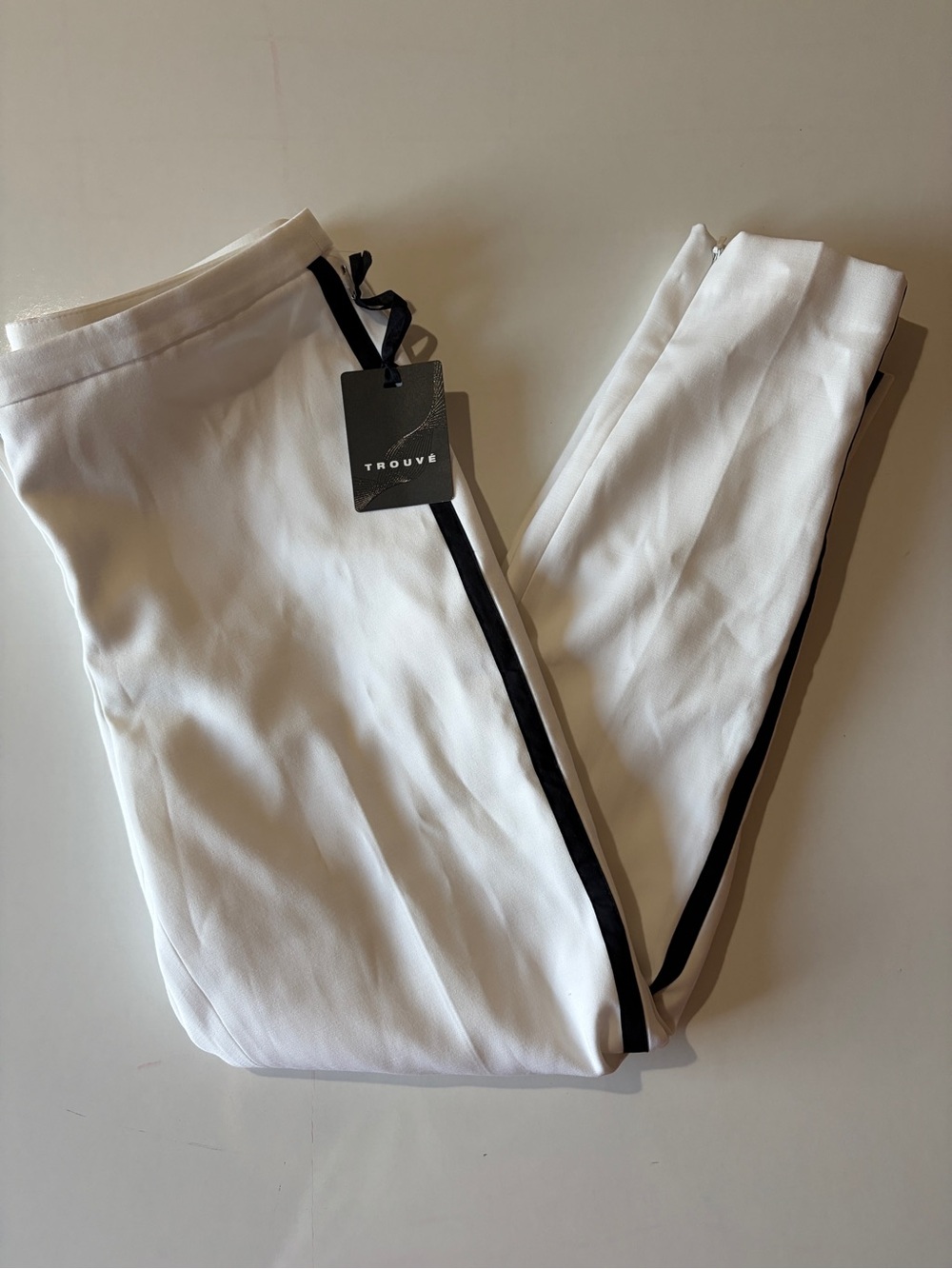 NEW Trouvé white pants black side stripe tuxedo trouser slacks women’s size 6